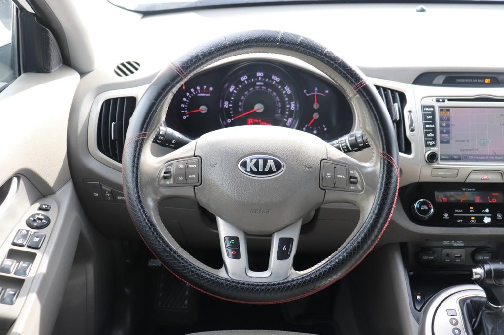 Kia Sportage Vehicle Full-screen Gallery Image 24