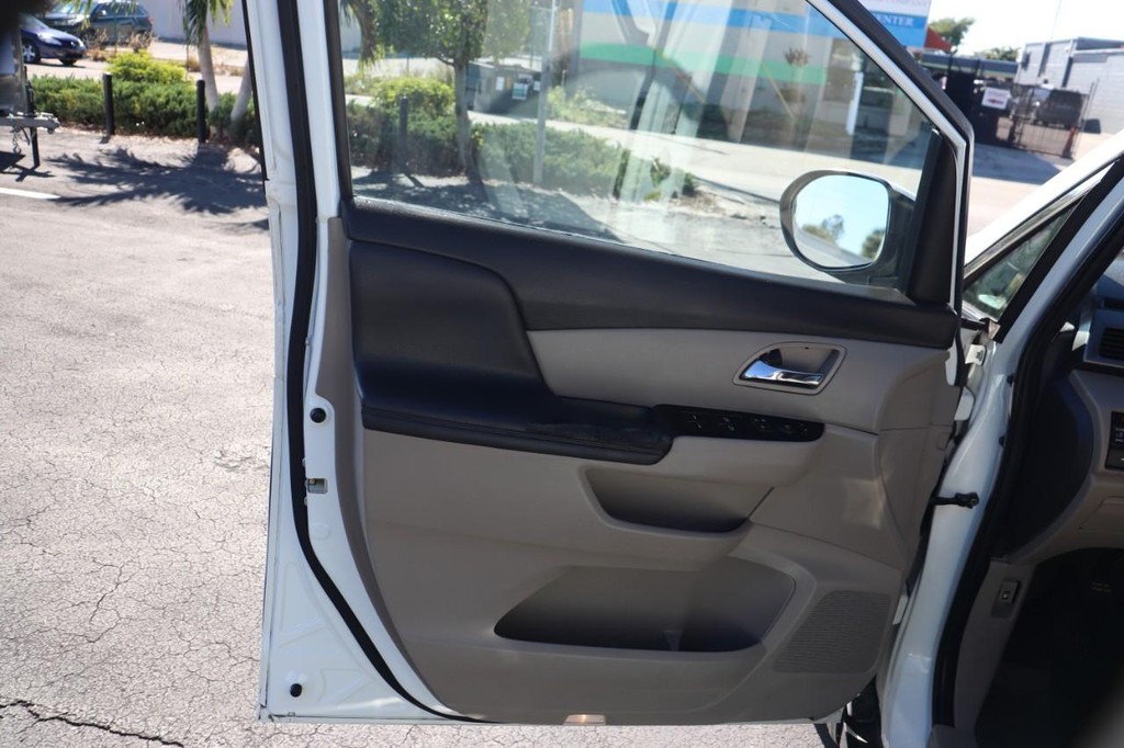 Honda Odyssey Vehicle Full-screen Gallery Image 11