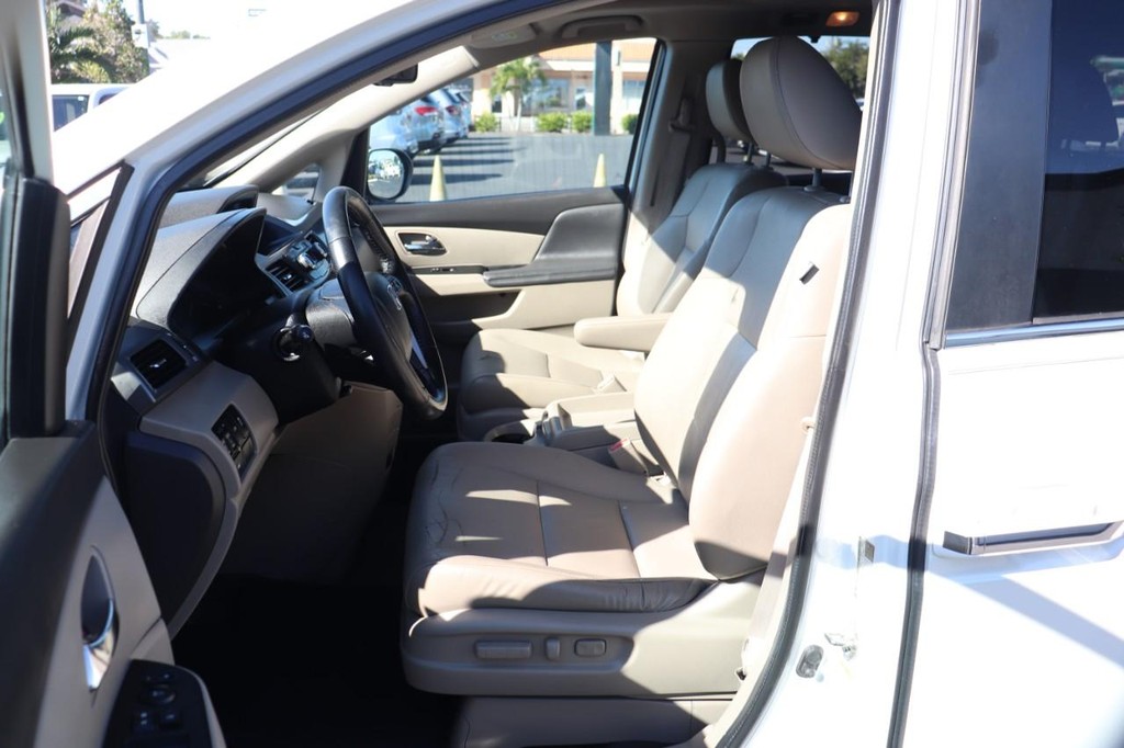 Honda Odyssey Vehicle Full-screen Gallery Image 12