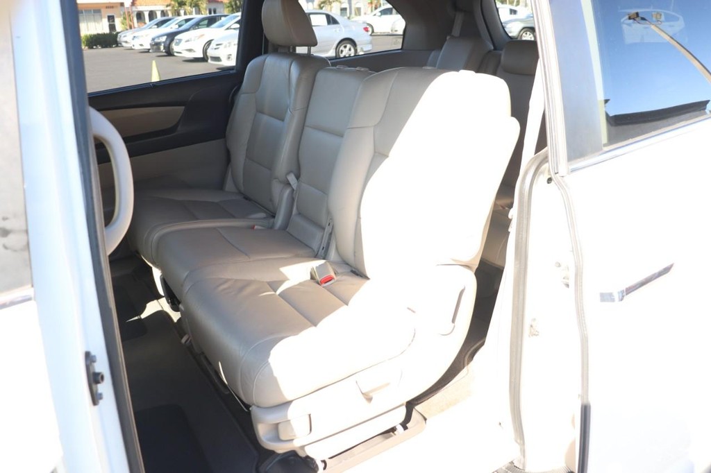 Honda Odyssey Vehicle Full-screen Gallery Image 15