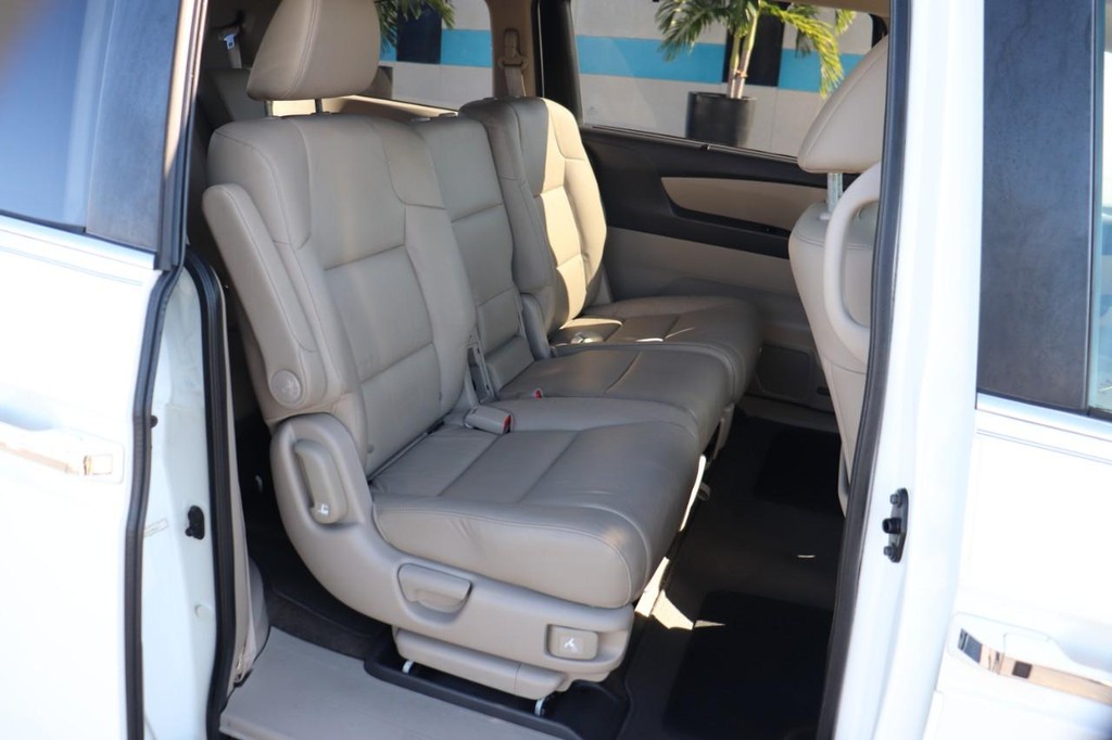 Honda Odyssey Vehicle Full-screen Gallery Image 18