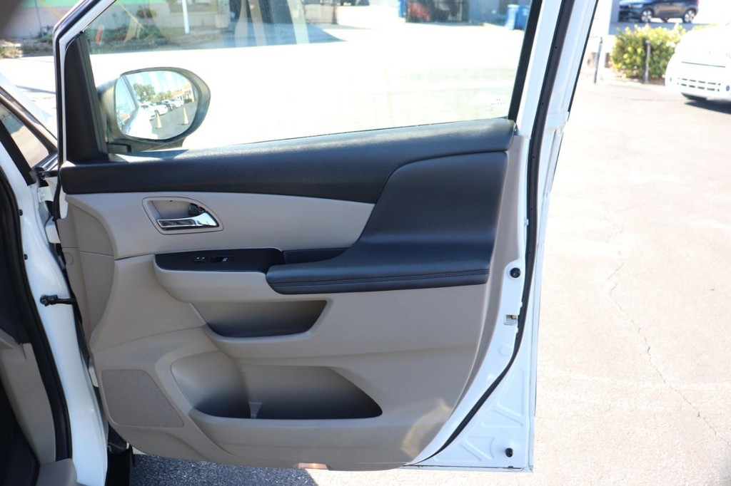 Honda Odyssey Vehicle Full-screen Gallery Image 19