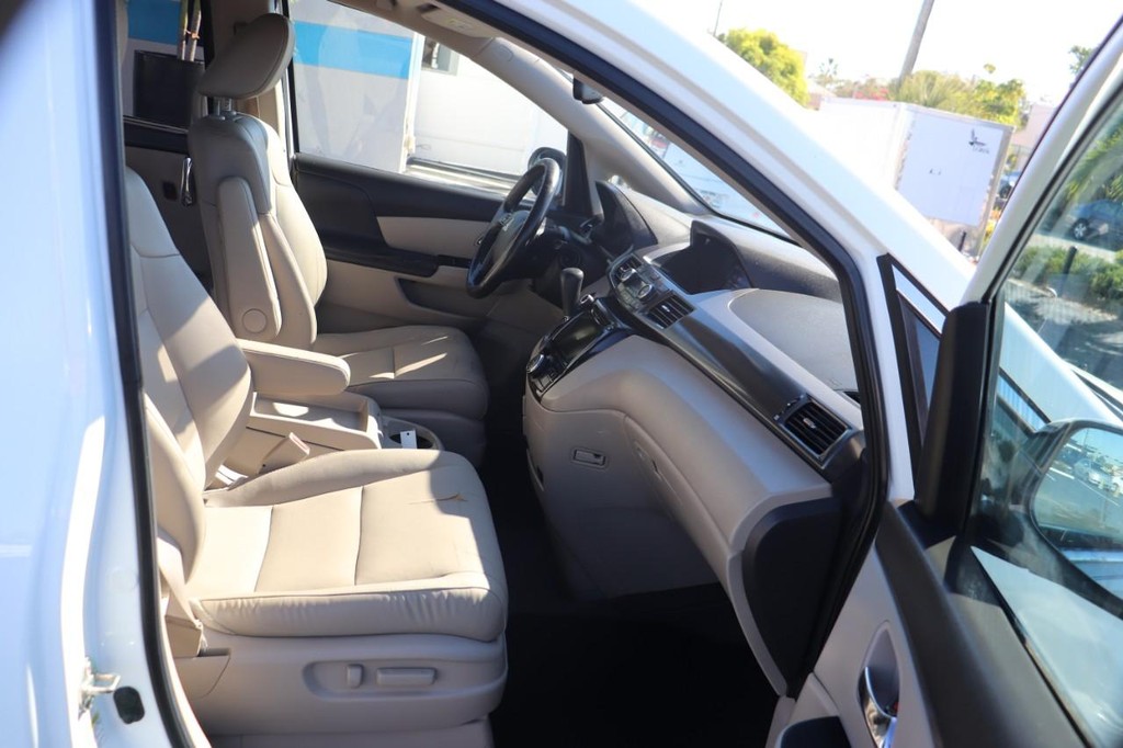Honda Odyssey Vehicle Full-screen Gallery Image 20