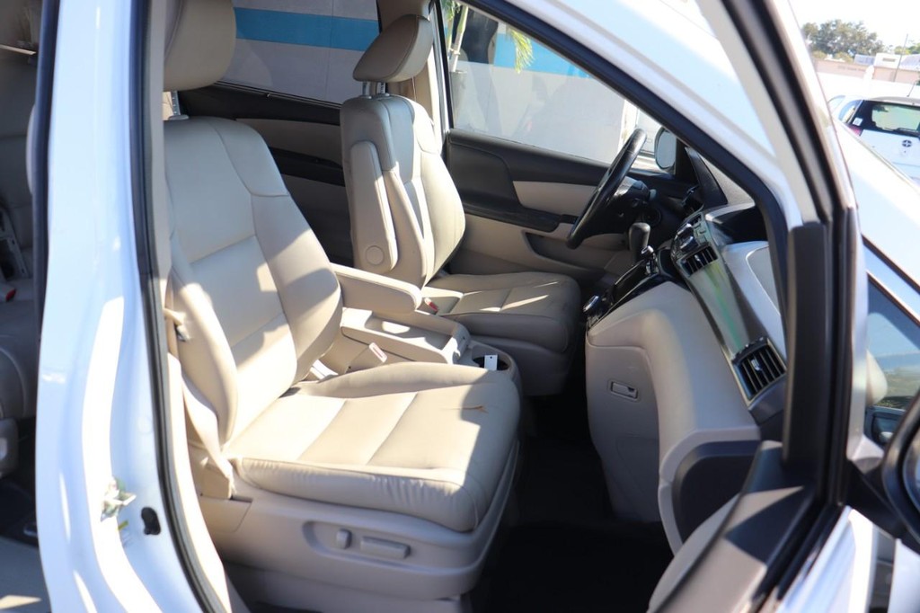 Honda Odyssey Vehicle Full-screen Gallery Image 21
