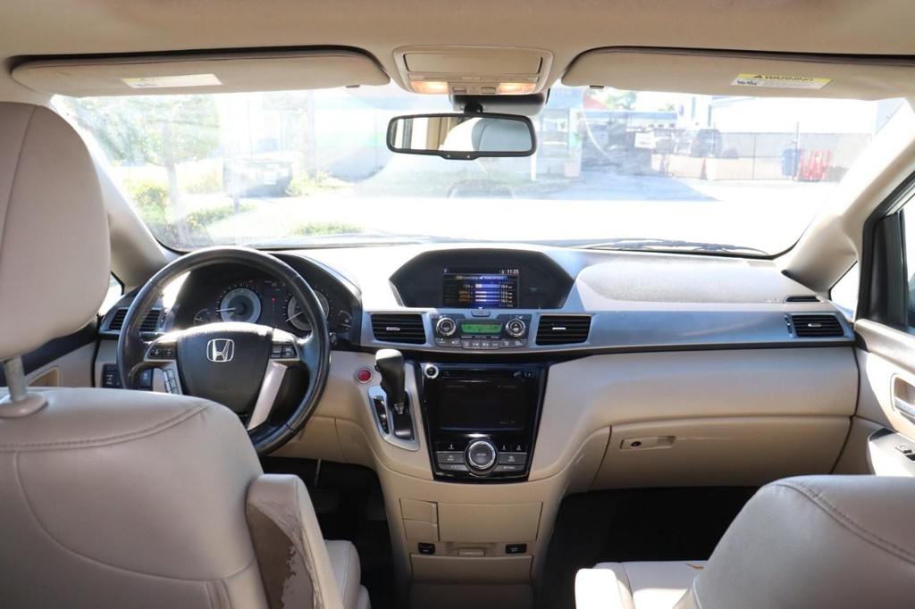 Honda Odyssey Vehicle Full-screen Gallery Image 24