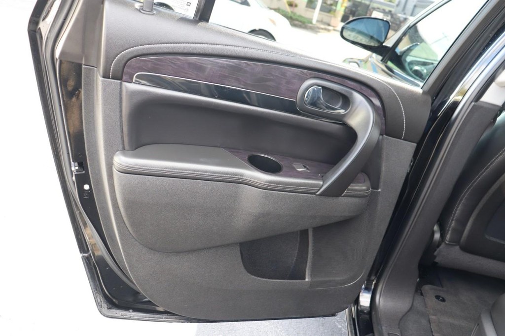 Buick Enclave Vehicle Full-screen Gallery Image 14