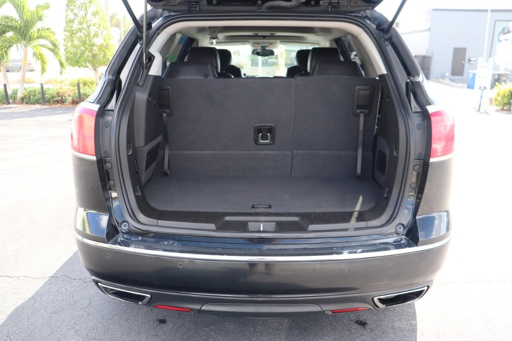 Buick Enclave Vehicle Full-screen Gallery Image 17