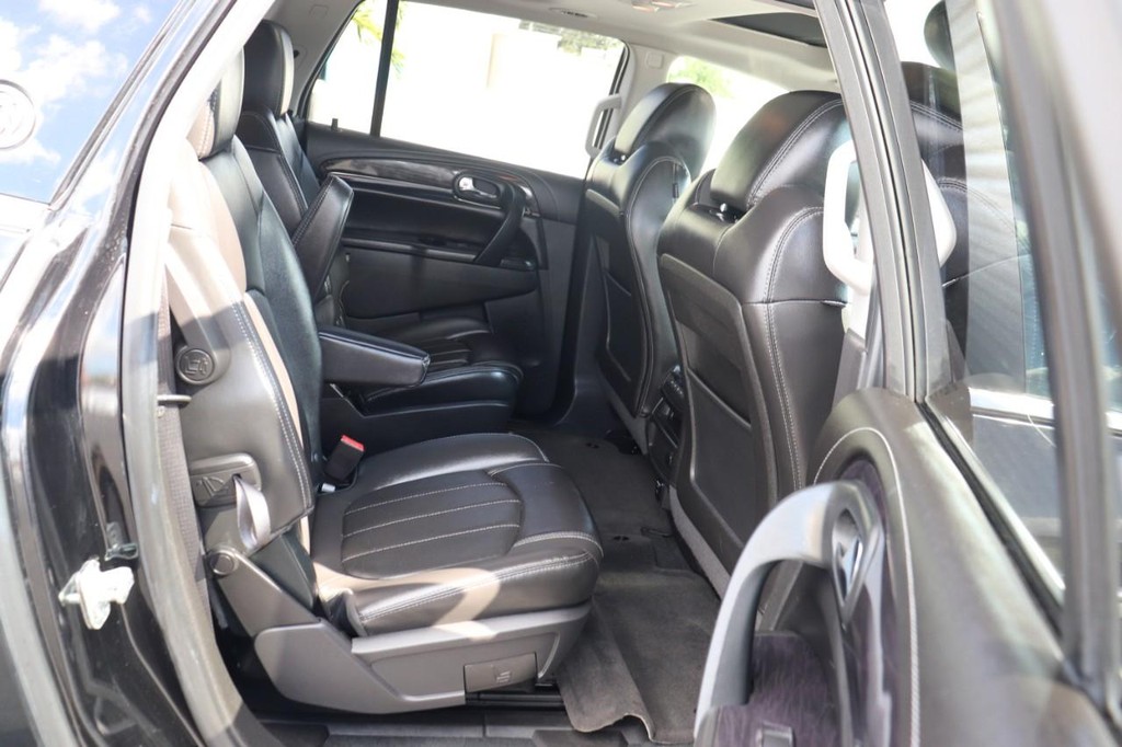 Buick Enclave Vehicle Full-screen Gallery Image 19