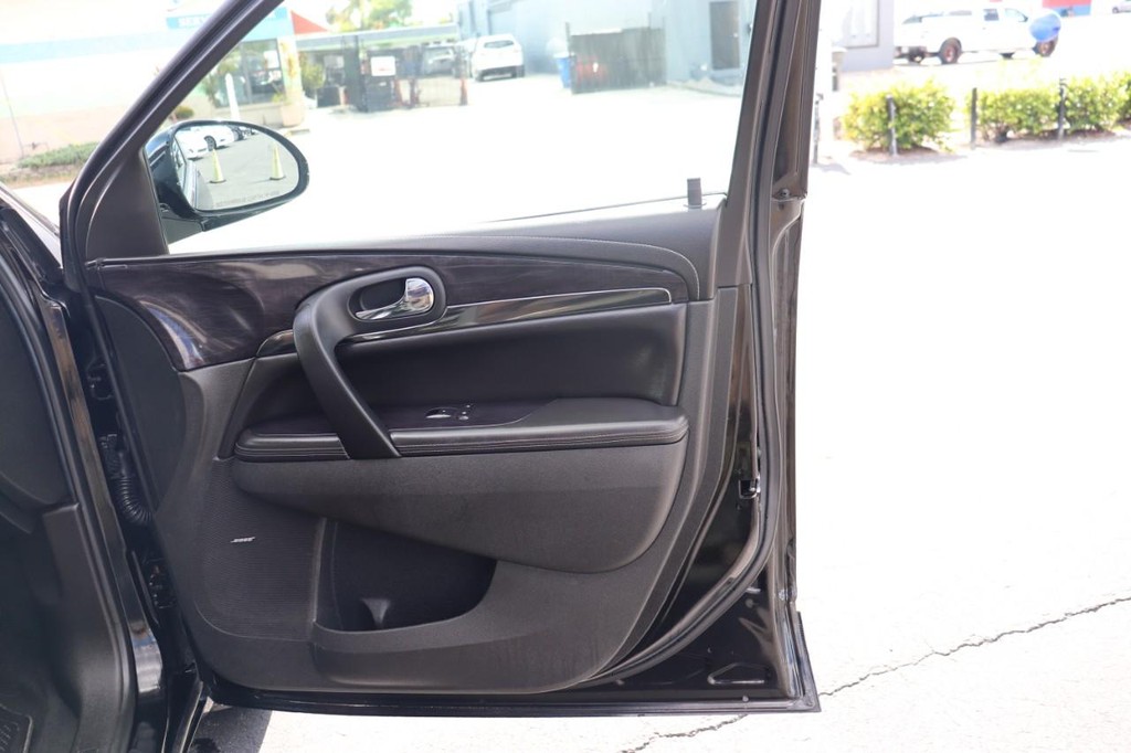 Buick Enclave Vehicle Full-screen Gallery Image 21