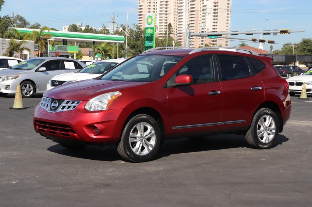 Nissan Rogue Vehicle Full-screen Gallery Image 03