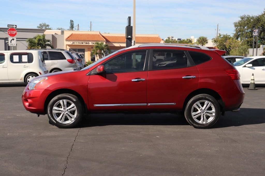 Nissan Rogue Vehicle Full-screen Gallery Image 04