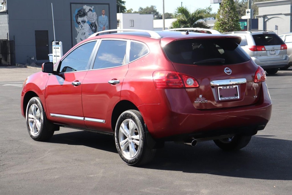 Nissan Rogue Vehicle Full-screen Gallery Image 06