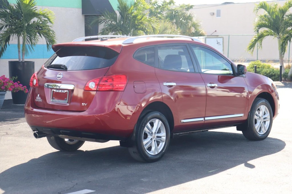 Nissan Rogue Vehicle Full-screen Gallery Image 08
