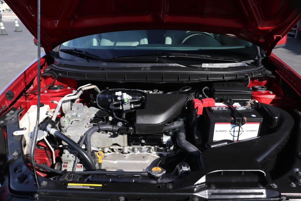 Nissan Rogue Vehicle Full-screen Gallery Image 10