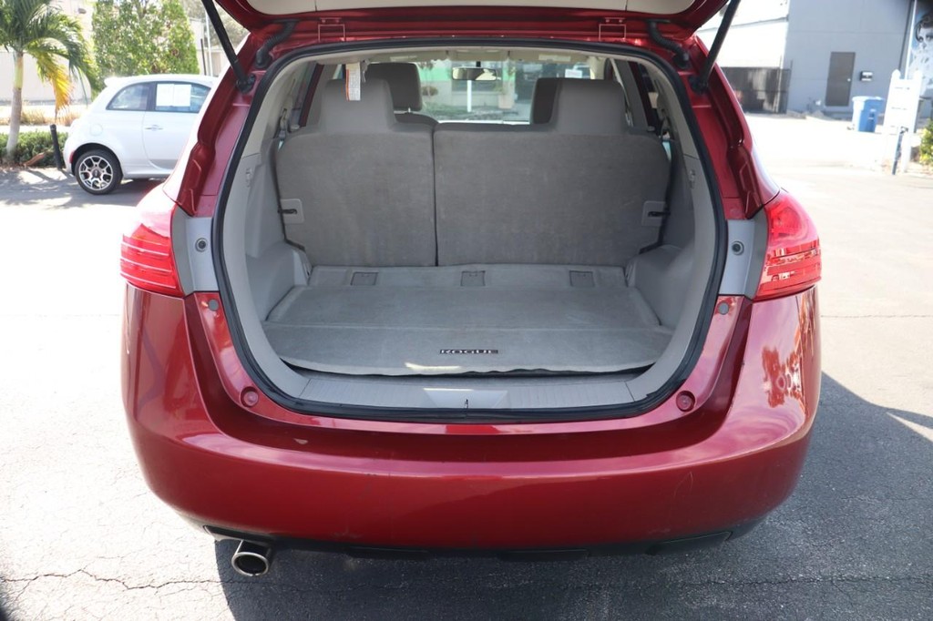 Nissan Rogue Vehicle Full-screen Gallery Image 17