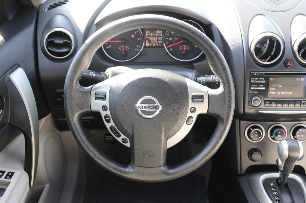 Nissan Rogue Vehicle Full-screen Gallery Image 24