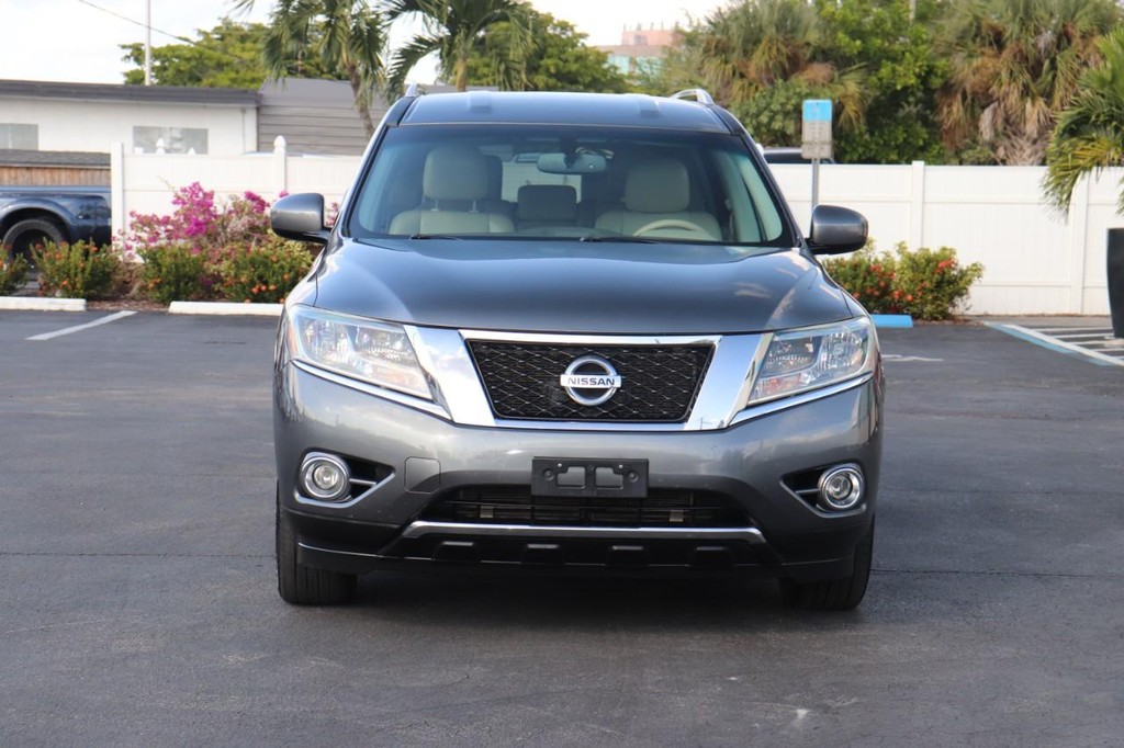 Nissan Pathfinder Vehicle Full-screen Gallery Image 02