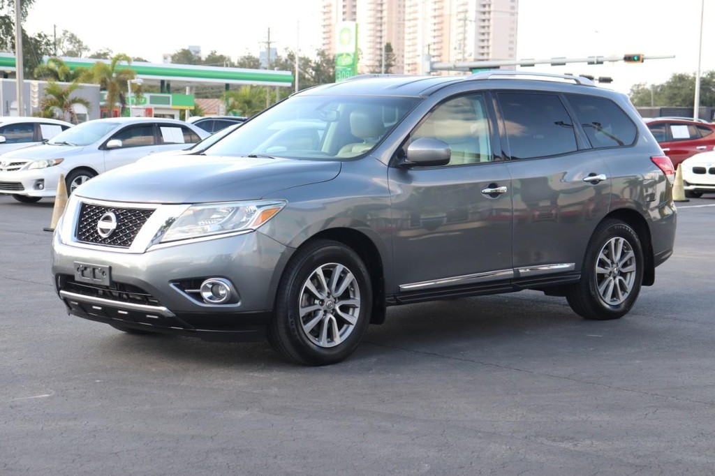 Nissan Pathfinder Vehicle Full-screen Gallery Image 03