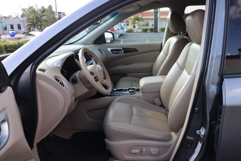 Nissan Pathfinder Vehicle Full-screen Gallery Image 20