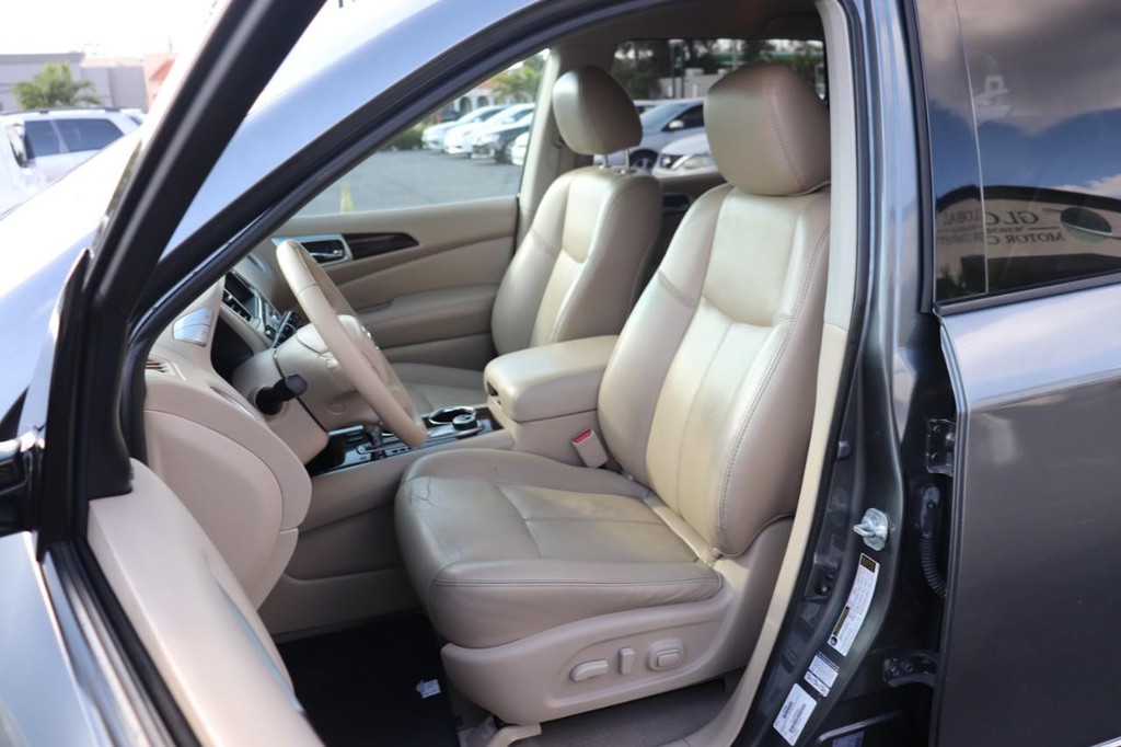 Nissan Pathfinder Vehicle Full-screen Gallery Image 21