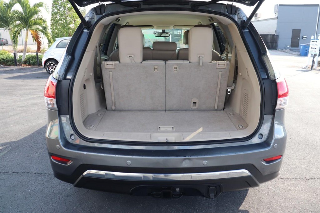 Nissan Pathfinder Vehicle Full-screen Gallery Image 25