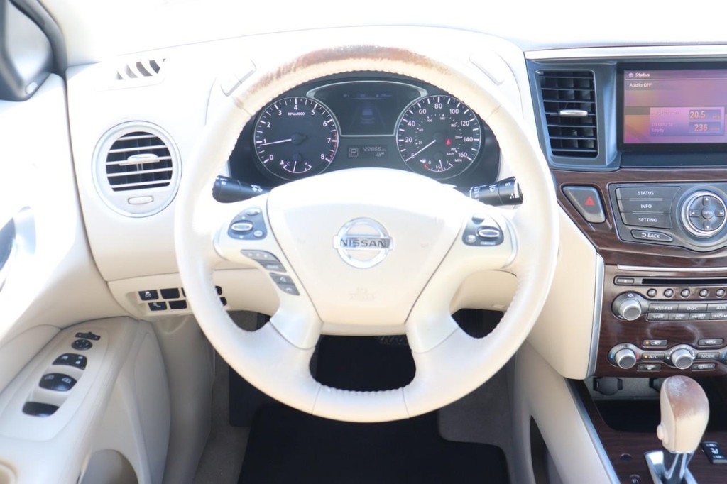 Nissan Pathfinder Vehicle Full-screen Gallery Image 33