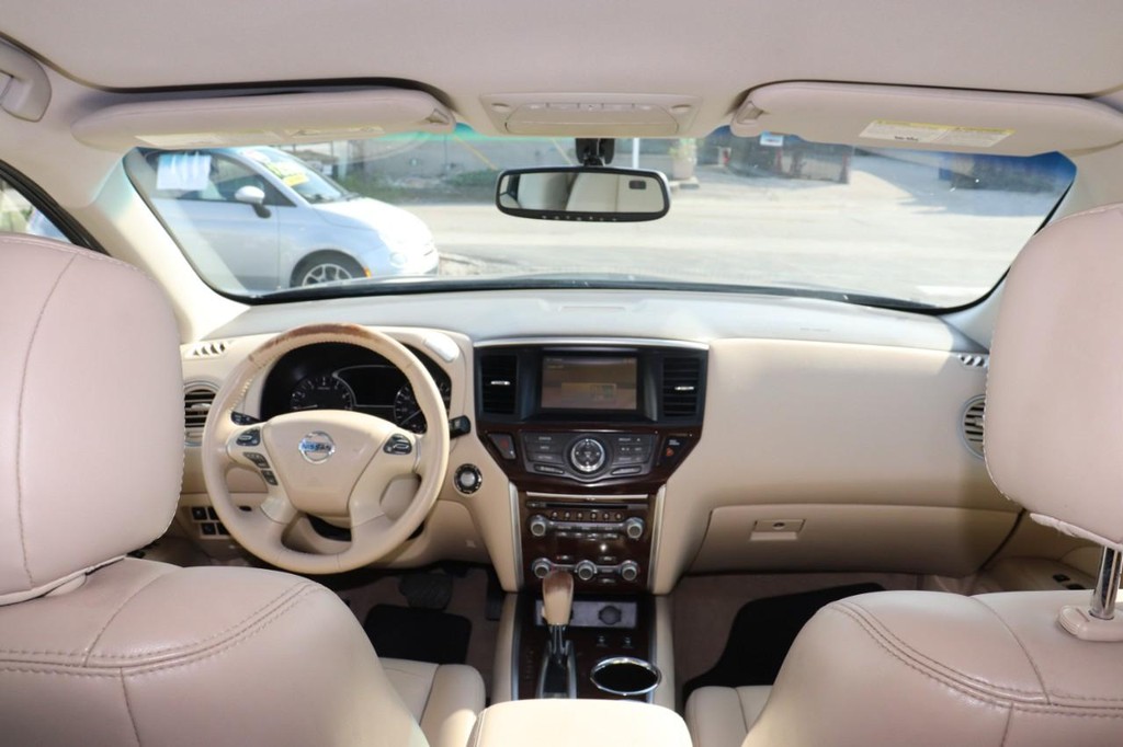 Nissan Pathfinder Vehicle Full-screen Gallery Image 34