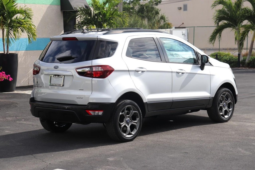 Ford EcoSport Vehicle Full-screen Gallery Image 08