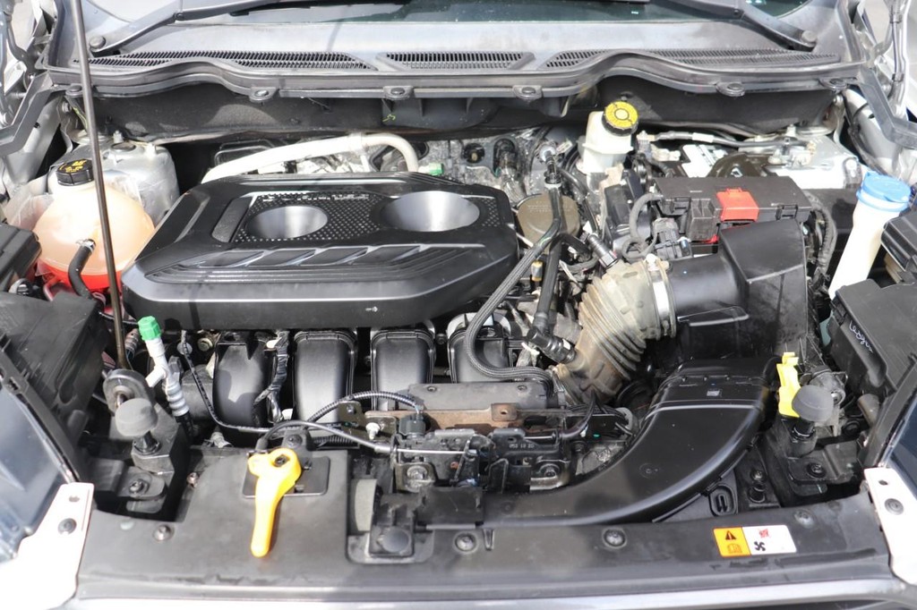 Ford EcoSport Vehicle Full-screen Gallery Image 10