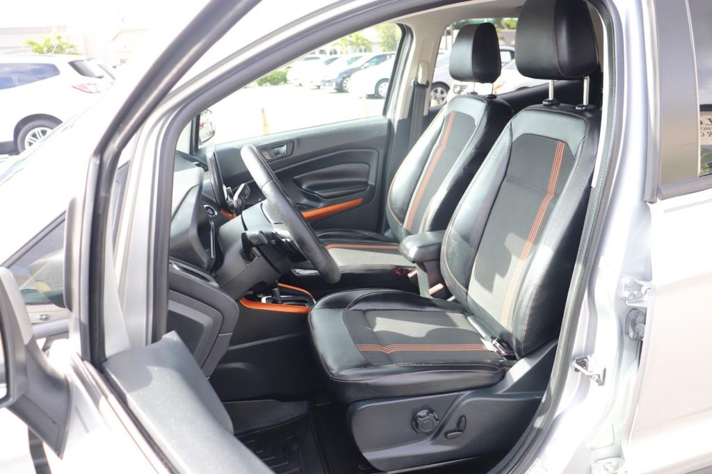 Ford EcoSport Vehicle Full-screen Gallery Image 13