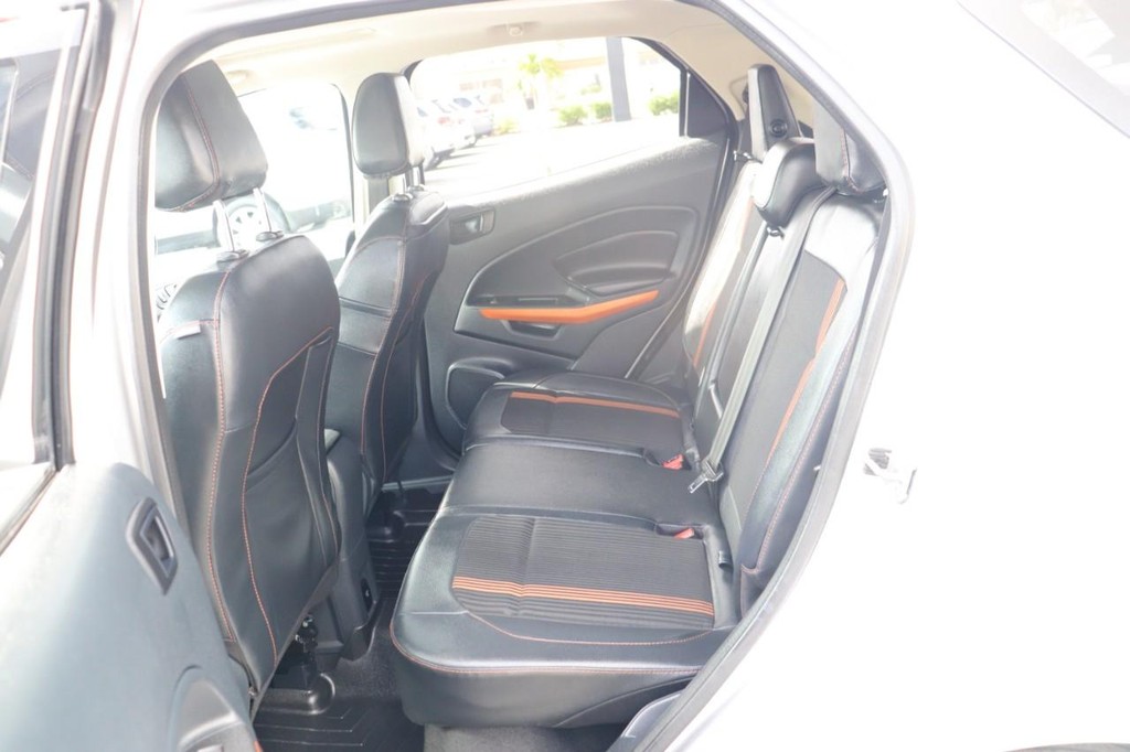 Ford EcoSport Vehicle Full-screen Gallery Image 15