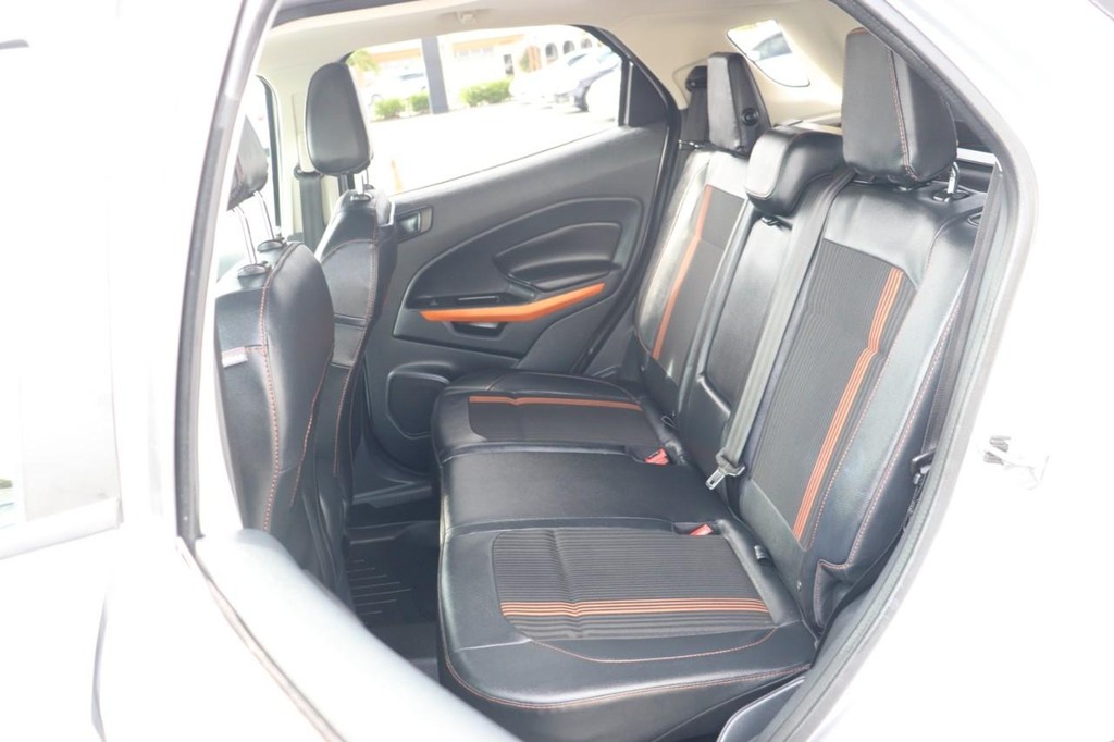 Ford EcoSport Vehicle Full-screen Gallery Image 16