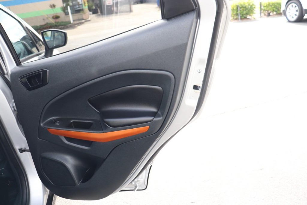 Ford EcoSport Vehicle Full-screen Gallery Image 18