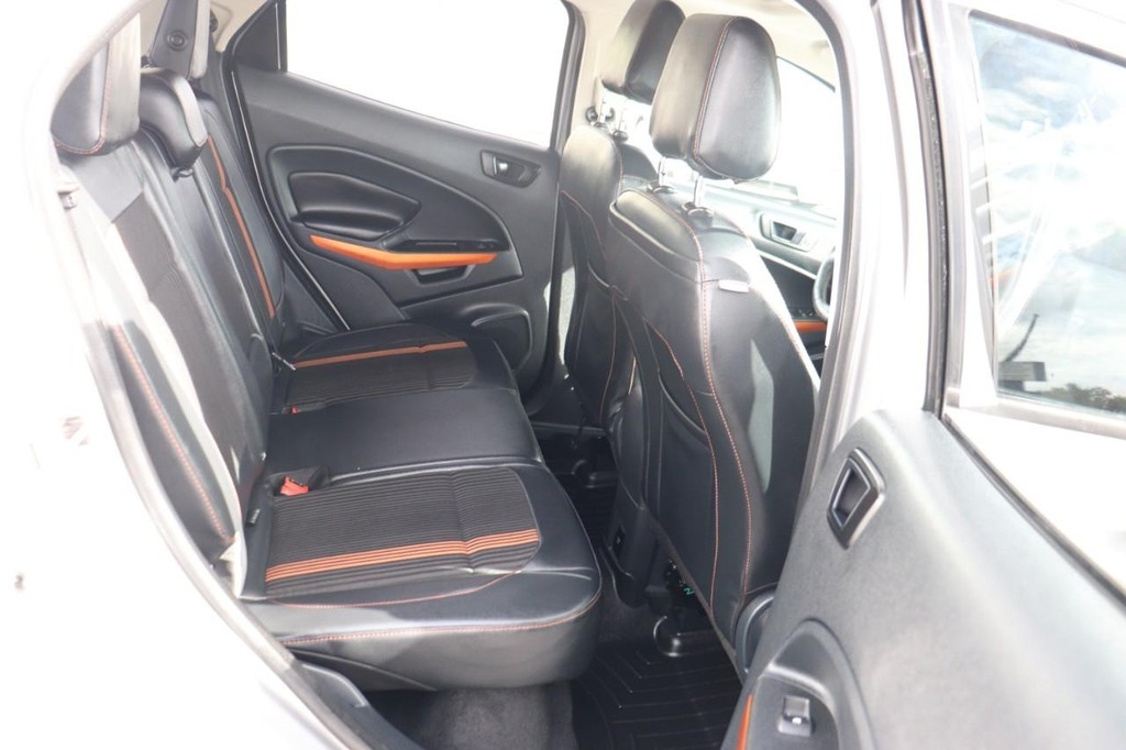 Ford EcoSport Vehicle Full-screen Gallery Image 19