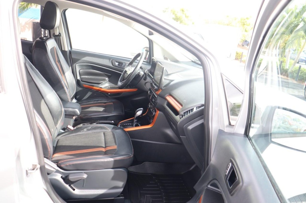 Ford EcoSport Vehicle Full-screen Gallery Image 22