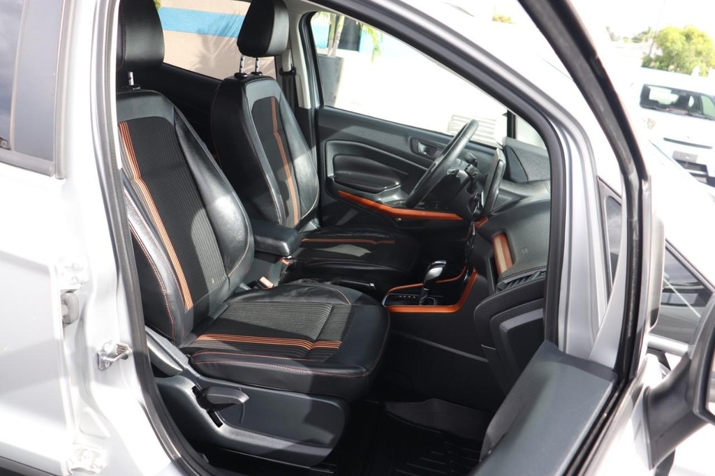 Ford EcoSport Vehicle Full-screen Gallery Image 23