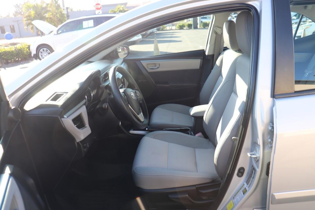 Toyota Corolla Vehicle Full-screen Gallery Image 12