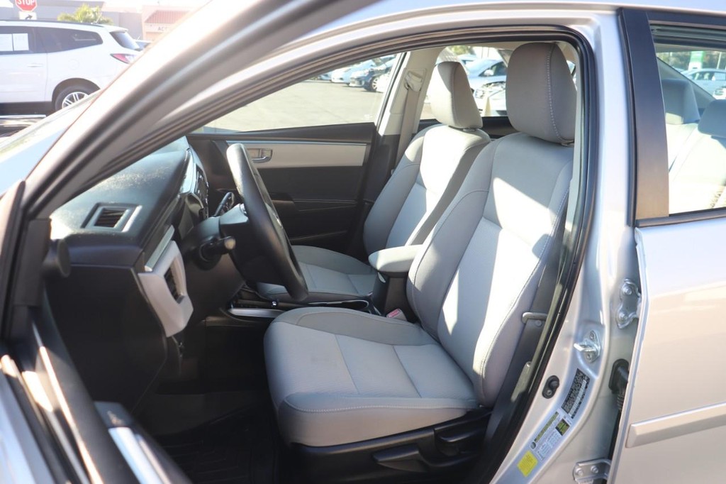 Toyota Corolla Vehicle Full-screen Gallery Image 13