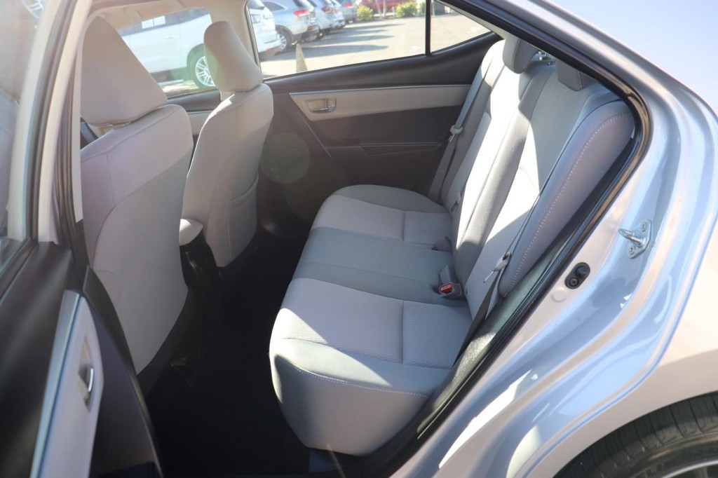 Toyota Corolla Vehicle Full-screen Gallery Image 15