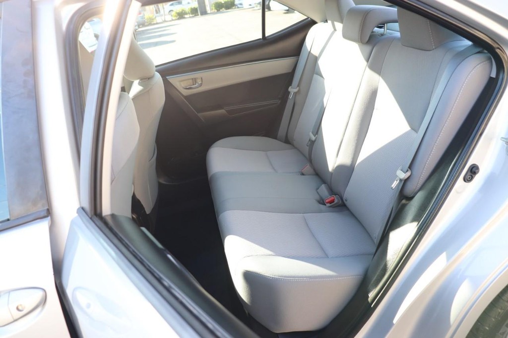 Toyota Corolla Vehicle Full-screen Gallery Image 16