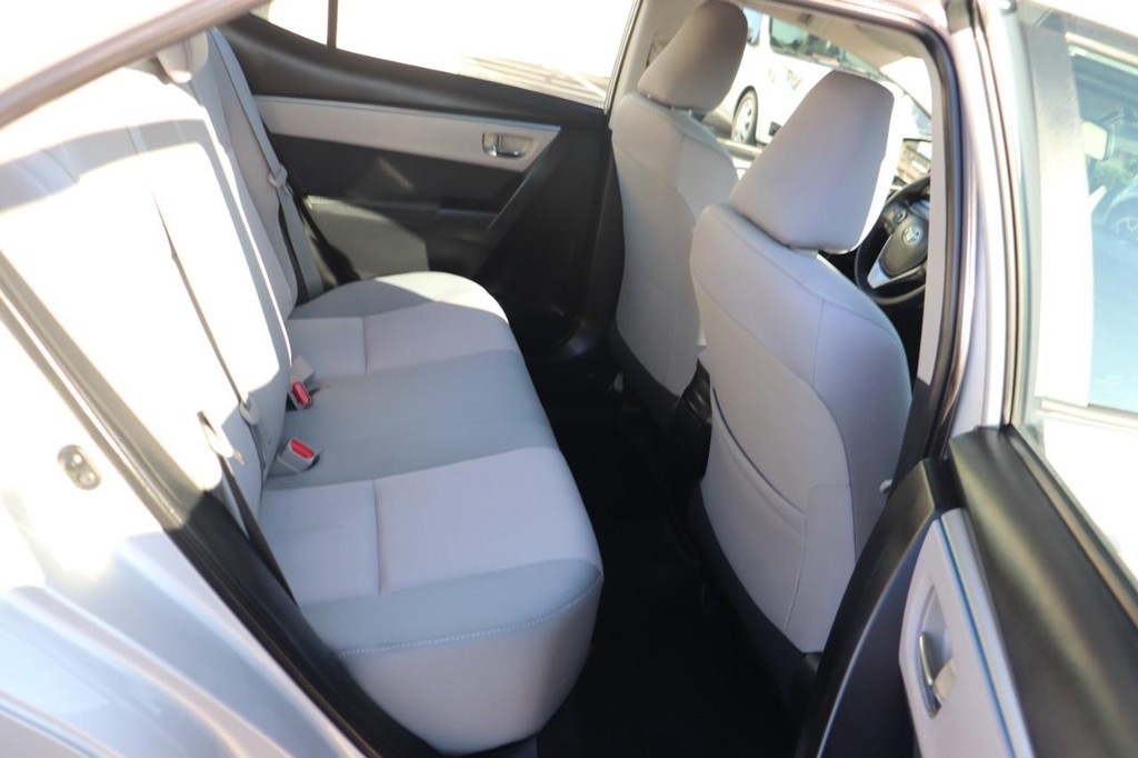 Toyota Corolla Vehicle Full-screen Gallery Image 19