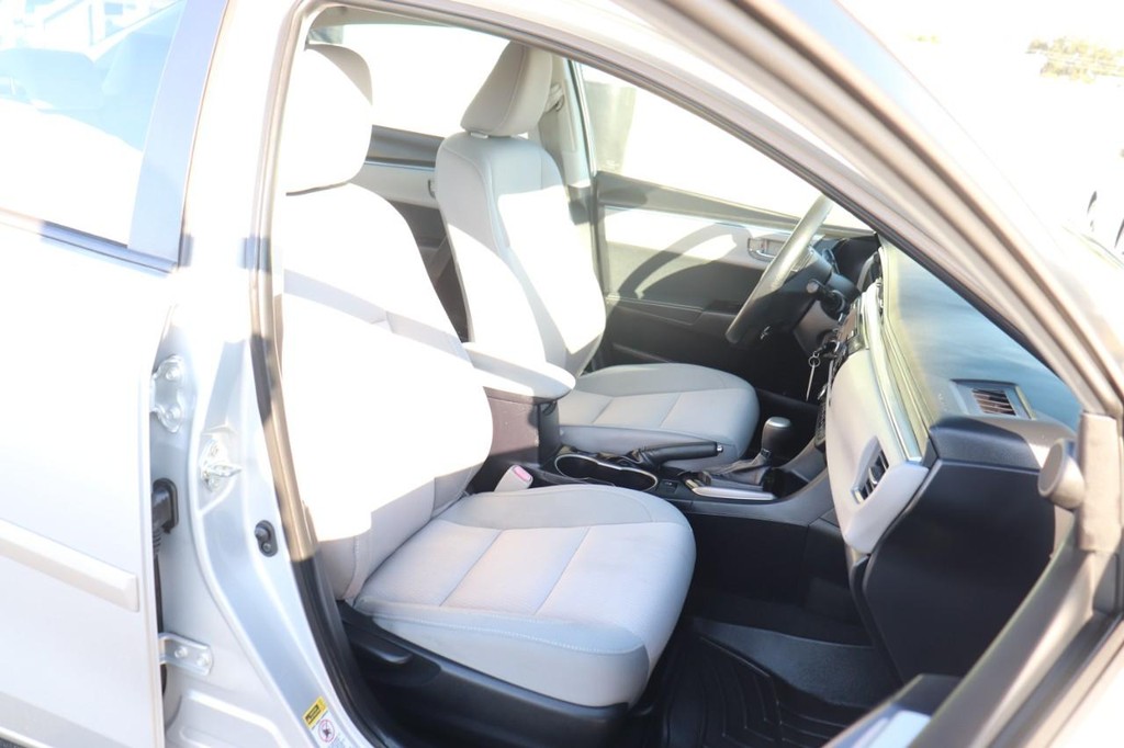 Toyota Corolla Vehicle Full-screen Gallery Image 23