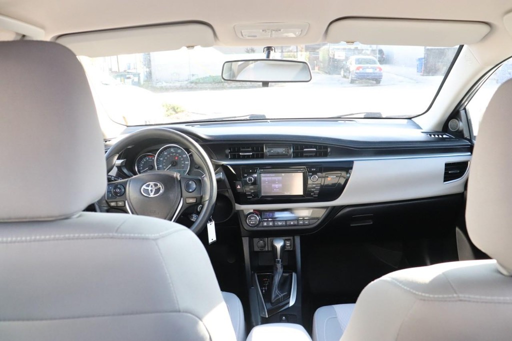 Toyota Corolla Vehicle Full-screen Gallery Image 25