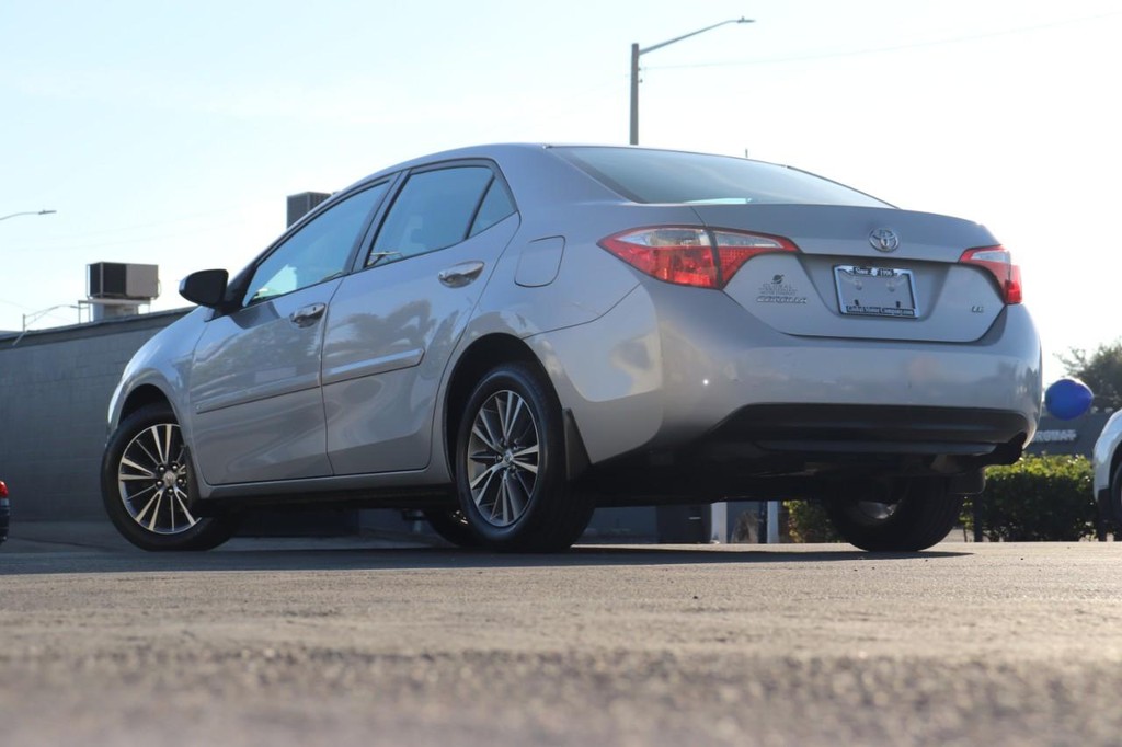 Toyota Corolla Vehicle Full-screen Gallery Image 27