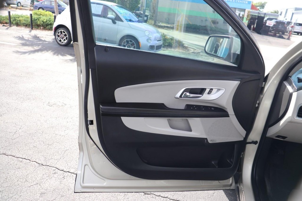 Chevrolet Equinox Vehicle Full-screen Gallery Image 11