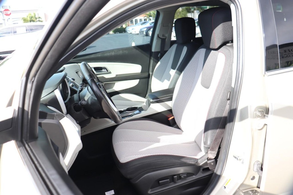 Chevrolet Equinox Vehicle Full-screen Gallery Image 13
