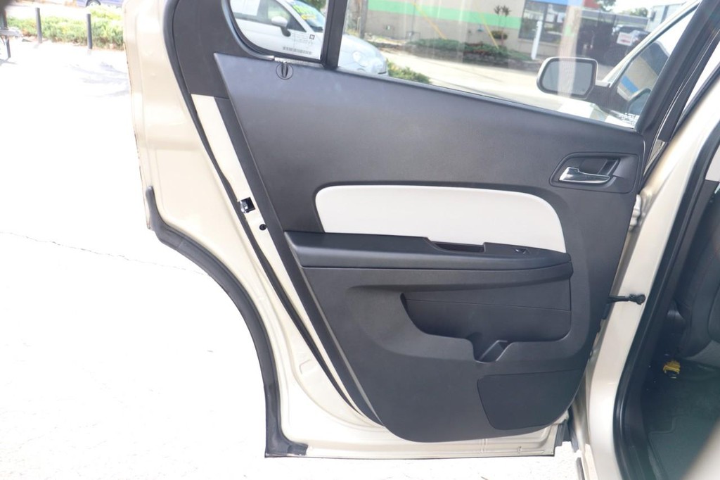 Chevrolet Equinox Vehicle Full-screen Gallery Image 14