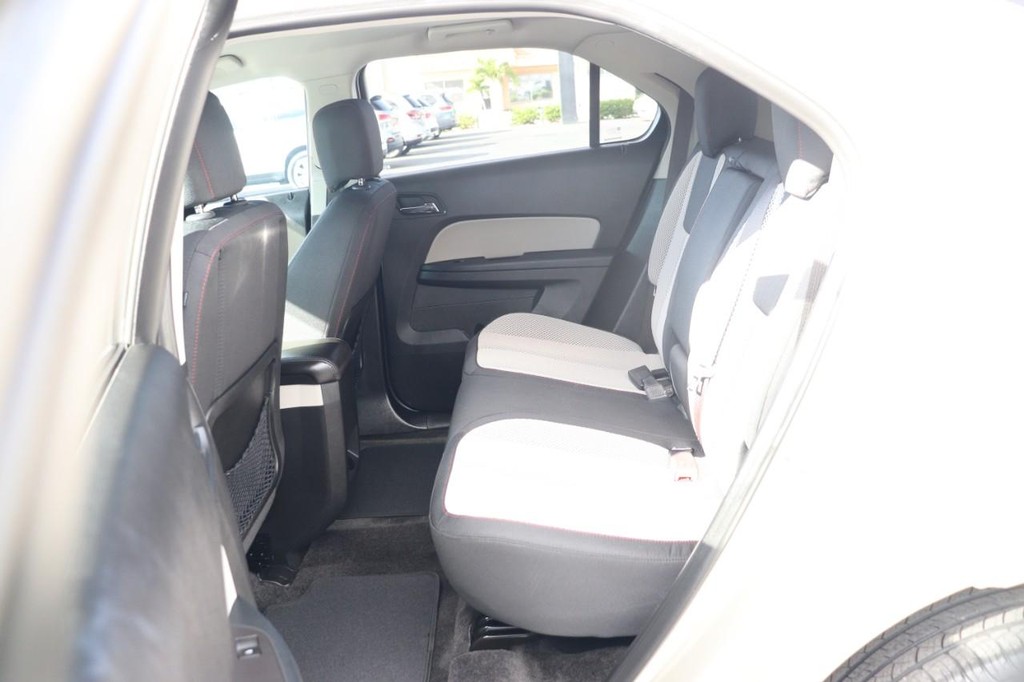 Chevrolet Equinox Vehicle Full-screen Gallery Image 15