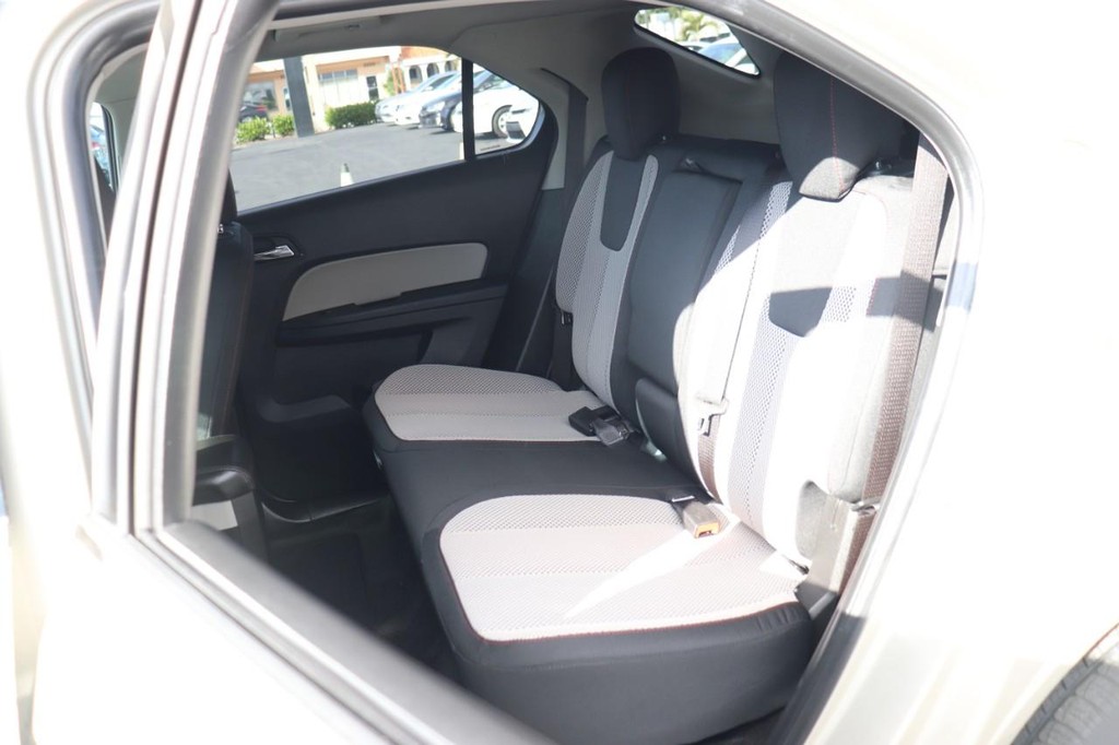 Chevrolet Equinox Vehicle Full-screen Gallery Image 16