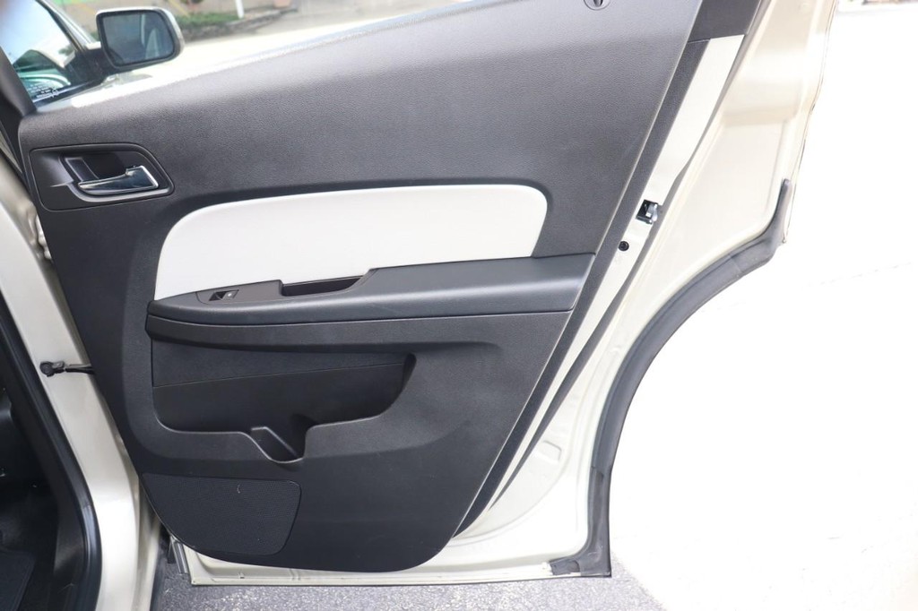 Chevrolet Equinox Vehicle Full-screen Gallery Image 18